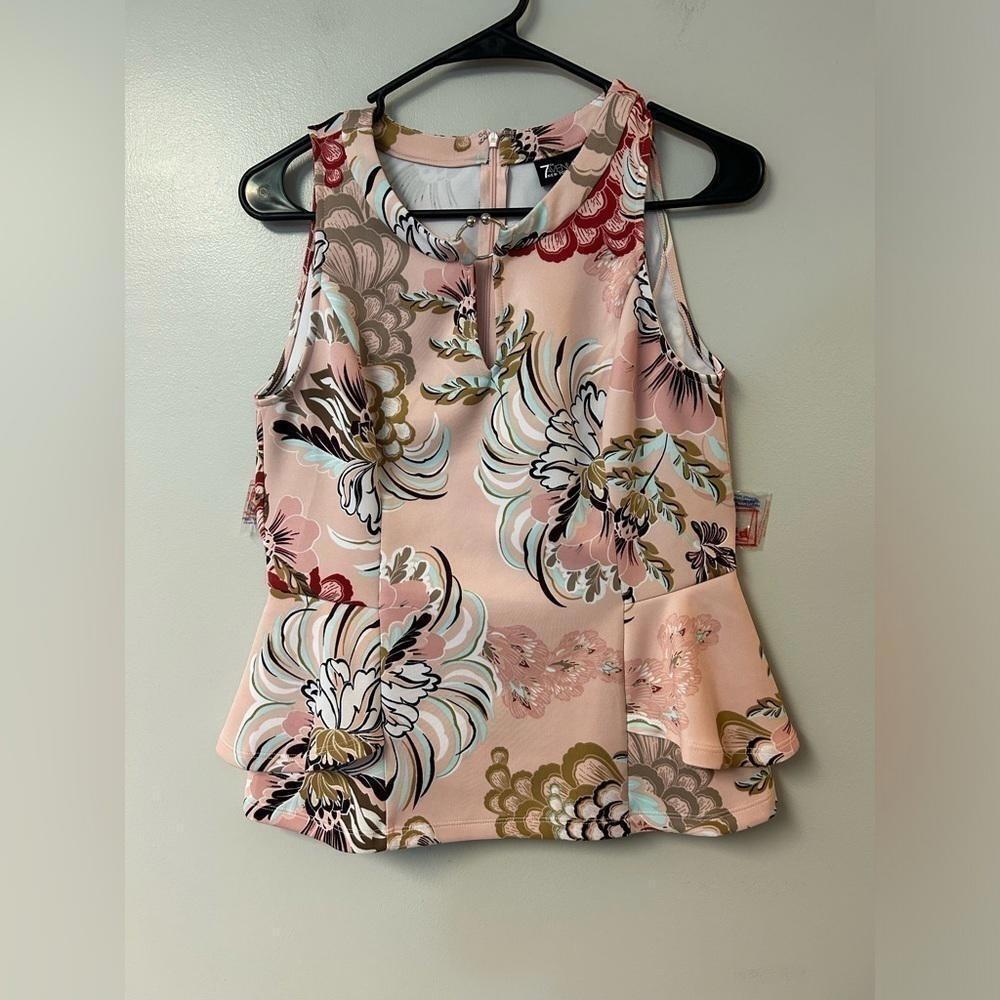 New York and Company 7th Avenue Design Studio fully lined sleeveless blouse